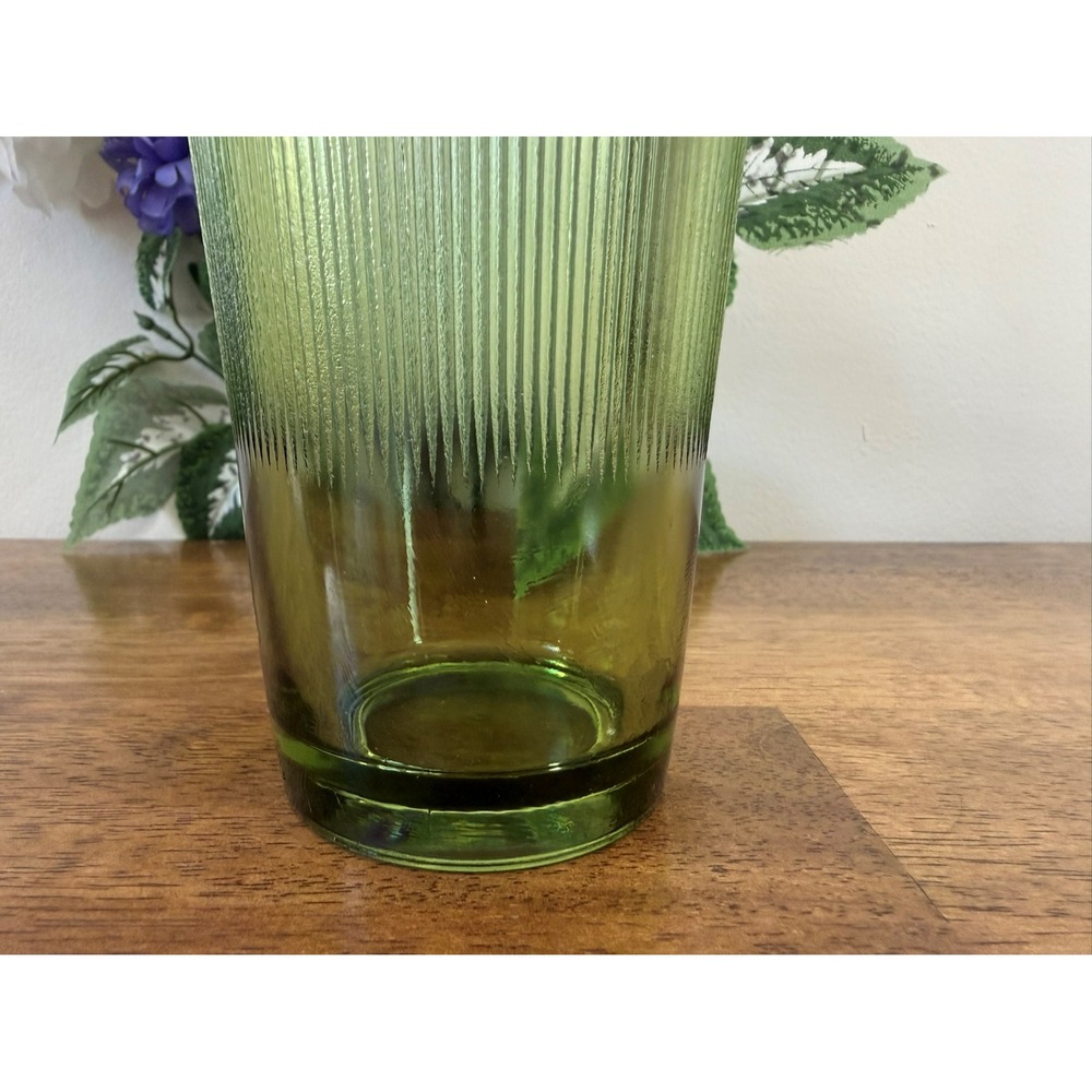 Vintage Olive‎ Green Ribbed Glass Vase – Flared Ruffled Rim Mid-Century Style - Picture 5 of 7